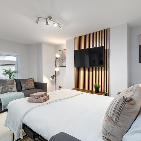 Luxury Lower-Level One Bed Apt Λιντς Εξωτερικό φωτογραφία