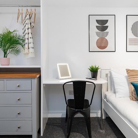 Luxury Lower-Level One Bed Apt Λιντς Εξωτερικό φωτογραφία